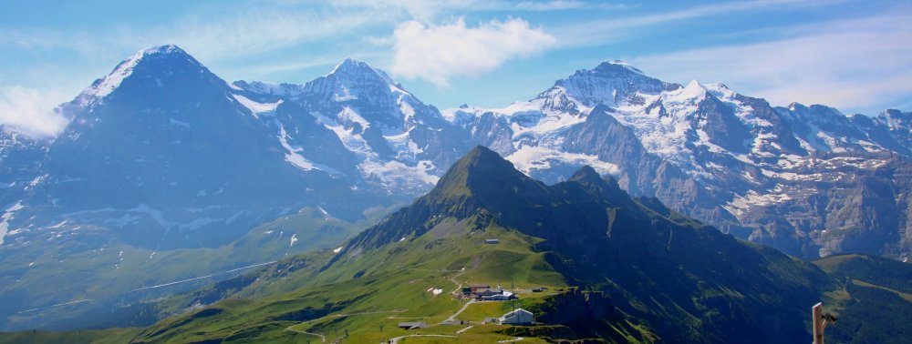 Berge und Pässe der Alpen